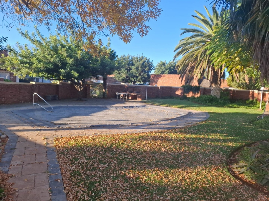 2 Bedroom Property for Sale in Langenhovenpark Free State